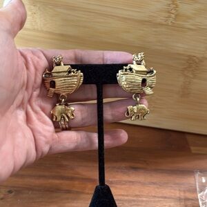 NWT Giorgio Fiorlini Gold Tone Noahs Ark Elephant Dangle Animal Earrings Vintage